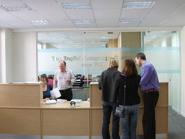 Ресепшен English Language Centre Brighton