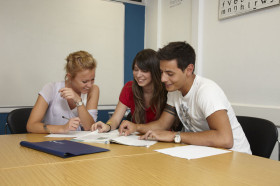 Студенты Frances King School of English на занятиях