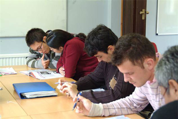 Студенты MLS International College на занятиях