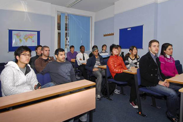 Студенты MLS International College на занятиях