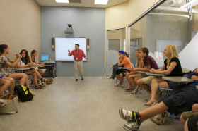 Студенты Embassy English Fort Lauderdale на занятиях