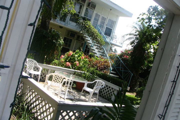 Территория отеля для проживания студентов Embassy English Fort Lauderdale