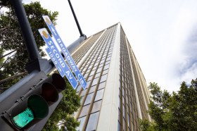 Здание Embassy English San Diego