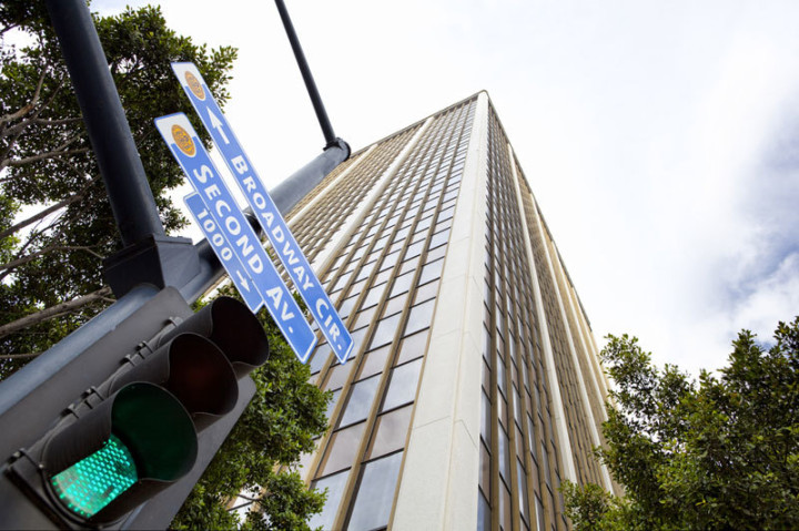 Здание Embassy English San Diego