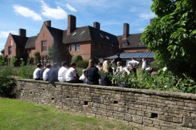 Школа Handcross Park