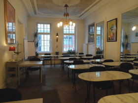 Класс в Colon Language Center