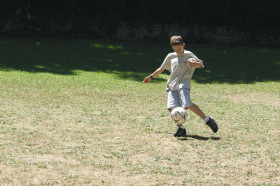 Студенты Humboldt-Institut Reimlingen играют в футбол