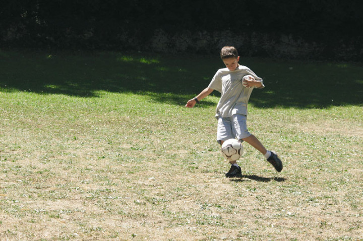 Студенты Humboldt-Institut Reimlingen играют в футбол