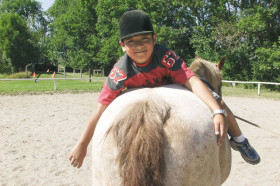 Студенты Humboldt-Institut Reimlingen занимаются конным спортом
