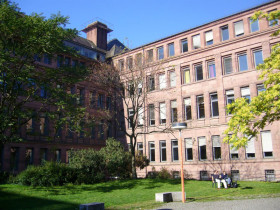 Здание Sprachschule zum Ehrstein Freiburg