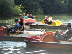 Студенты DID Deutsch-Institut Berlin-Mitte катаются на катамаранах