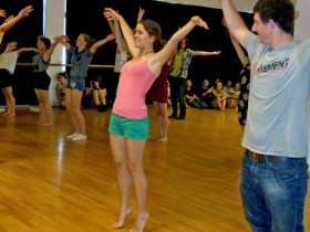 Студенты DID Deutsch-Institut Cologne занимаются танцами