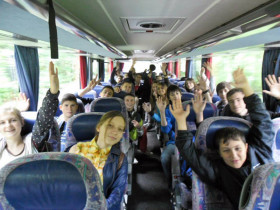 Студенты DID Deutsch-Institut Hintersee-Alps в экскурсионном автобусе