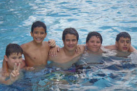 Студенты DID Deutsch-Institut (Хёкст) в бассейне