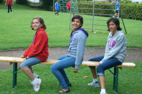 Студенты DID Deutsch-Institut (Хёкст) на спортивной площадке