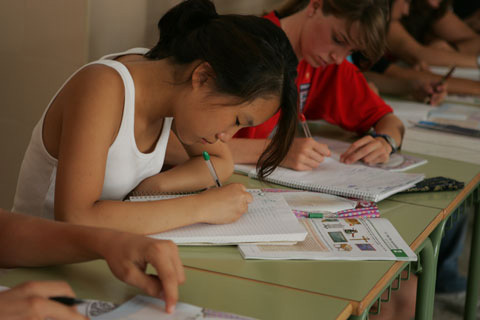 Студенты Enfocamp Marbella Albergue на занятиях