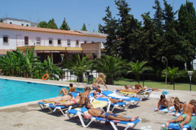 Бассейн в Enfocamp Marbella Albergue