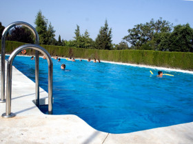 Бассейн в Enfocamp Marbella Alborán