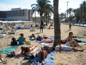 Студенты Proyecto Espanol Summer Camp на пляже