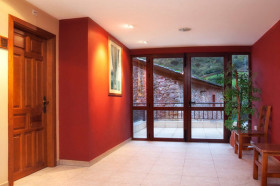 Холл в King’s College Asturias