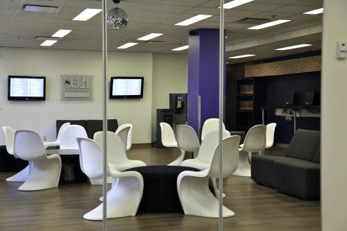 ILAC Vancouver boutique style school