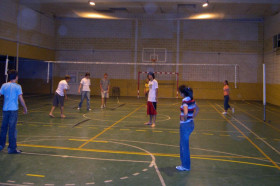 Студенты Colegio Maravillas на занятиях в спортивном зале