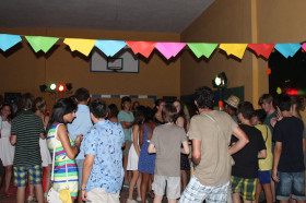 Студенты Colegio Maravillas на дискотеке