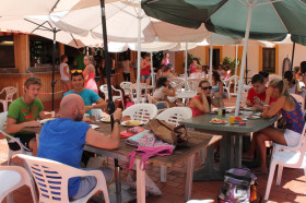 Летнее кафе в Colegio Maravillas