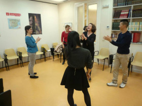 Студенты Estudio Sampere Madrid занимаются танцами