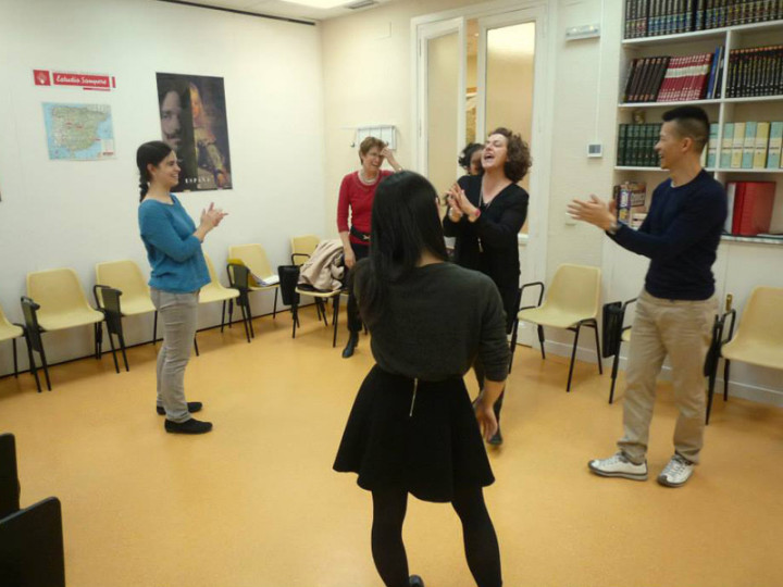 Студенты Estudio Sampere Madrid занимаются танцами