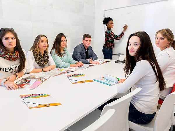 Españolé Spanish School