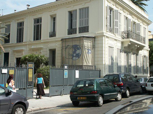 Здание школы Alpha.B в Ницце