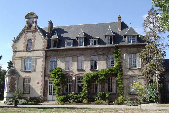 Здание Ecole des Roches