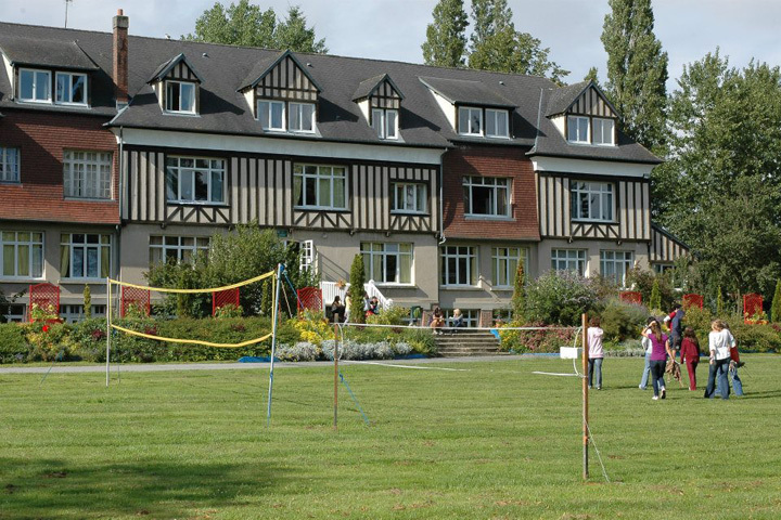 Территория Ecole des Roches