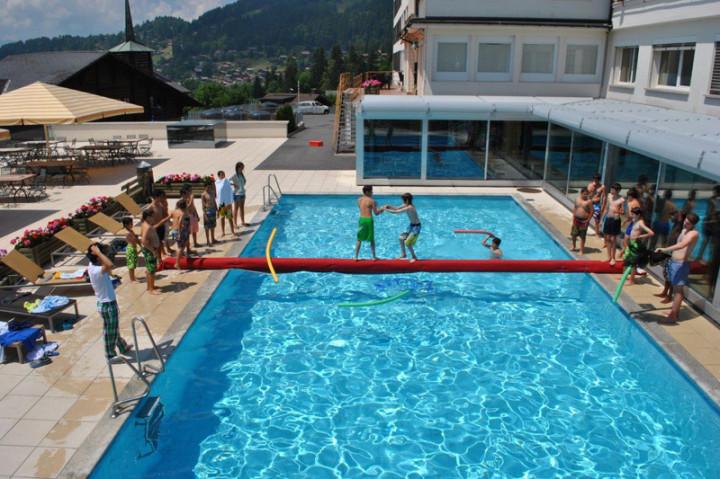 Бассейн в Beau Soleil Collège Alpin International