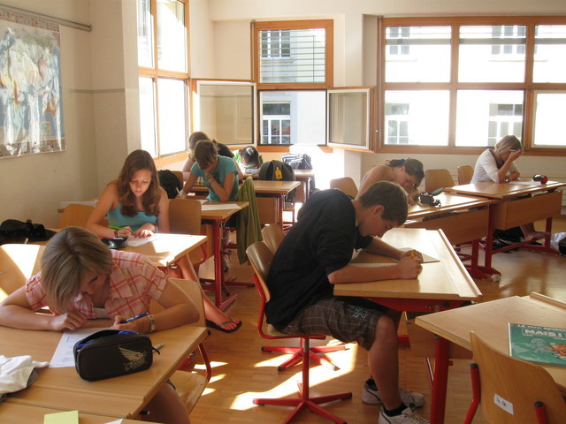 Студенты ALPADIA Language Schools Montreux-Riviera на занятиях