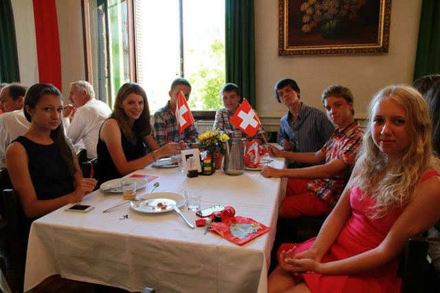 Праздничный ужин в Institut Monte Rosa