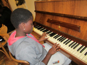 На занятии музыкой