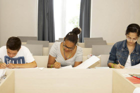 Студенты SLC Swiss Language Club Leysin на занятиях