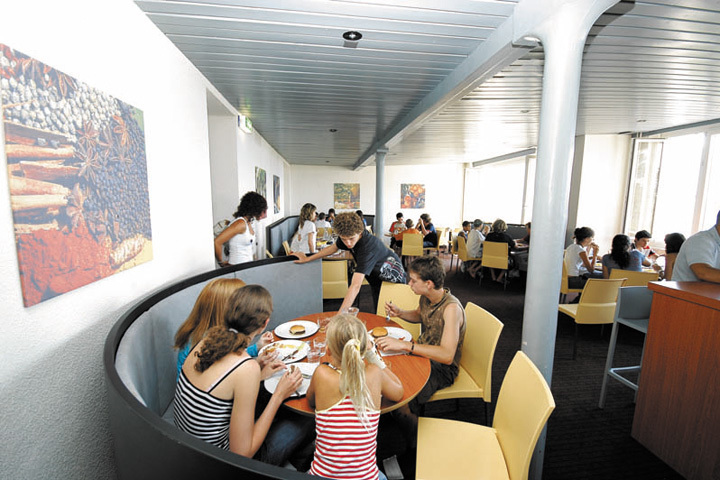 Обед в SLC Swiss Language Club Leysin