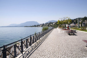 Набережная в Невшатель