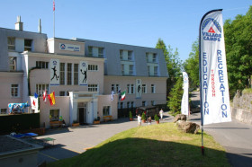 Здание лагеря Village Camps в Лизане