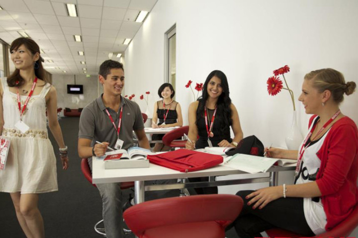 Студенты Browns English Language School Brisbane