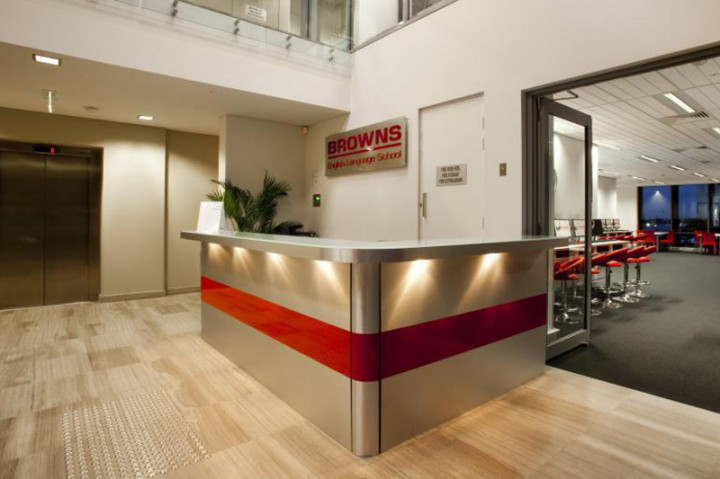 Ресепшен Browns English Language School Gold Cost