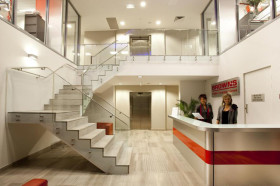 Ресепшен Browns English Language School Gold Cost