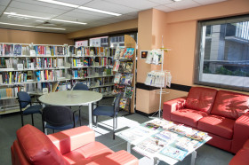 Библиотека в Embassy English Brisbane