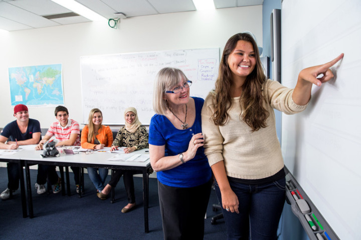 Студенты Embassy English Surfers Paradise на занятиях