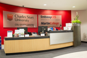 Ресепшен в Embassy English Sydney