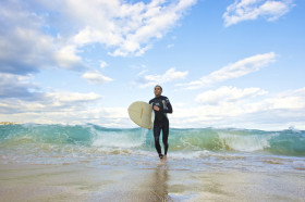 Студенты Embassy English Sydney занимаются виндсерфингом