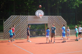 Студенты CERAN играют в баскетбол